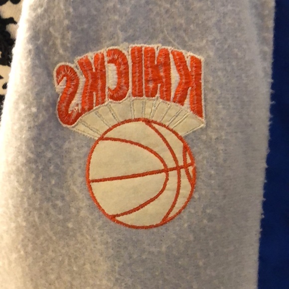 Auburn Sportswear NY Knicks Windbreaker button-down pull tie hem, elastic wrists - Picture 8 of 12